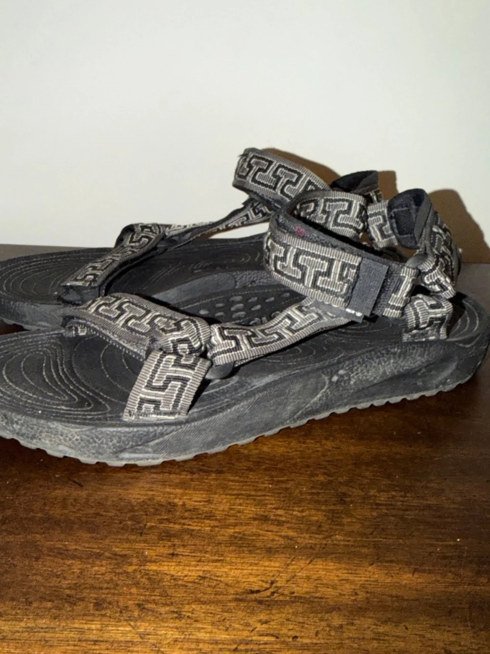 Teva Men’s Aztec Hiking Water Sandals Adjustable Gray Black Size 8